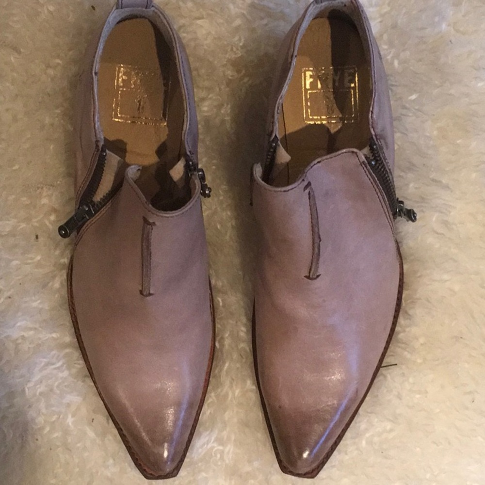 FRYE SIZE 9 Ankle Boots.